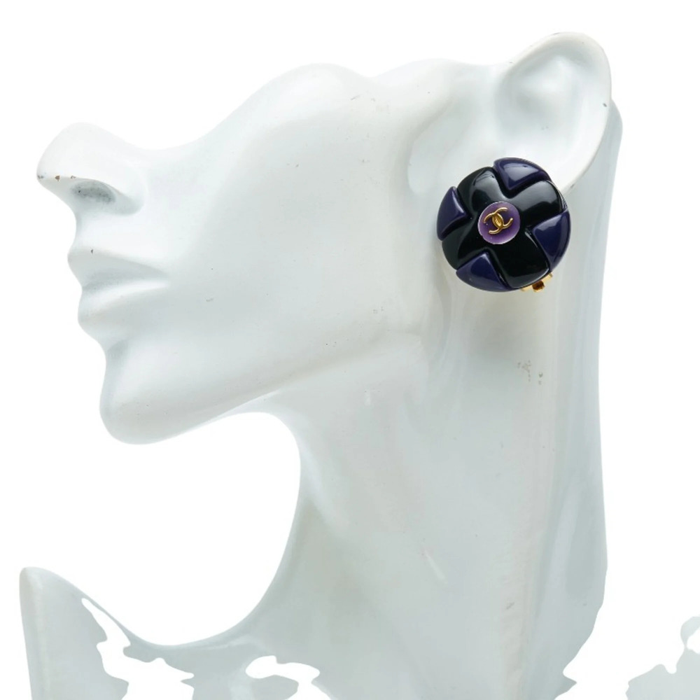 CHANEL Vintage Black Logo Earrings - Picture 5 of 5